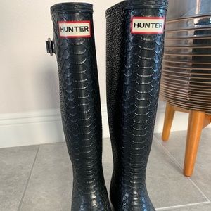 Hunter embossed crocodile pattern rain boot